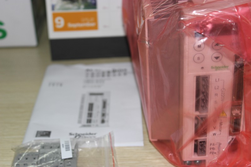 LXM23CU10M3X���D