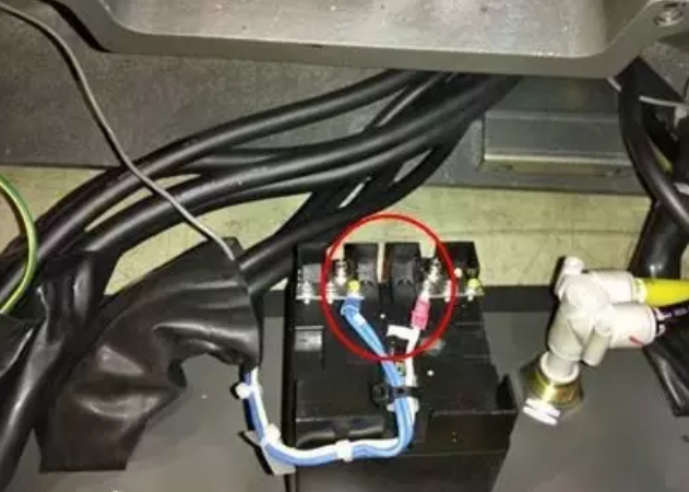 �l�ǿ�R-2000iϵ�ЙC���˱��w��|�Ĳ�ж���E5