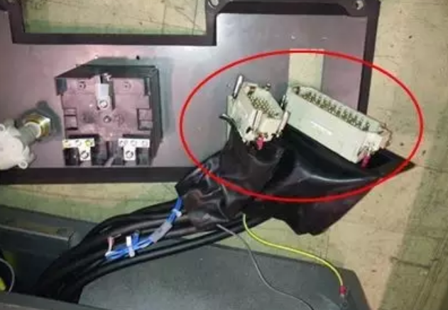 �l�ǿ�R-2000iϵ�ЙC���˱��w��|�Ĳ�ж���E7