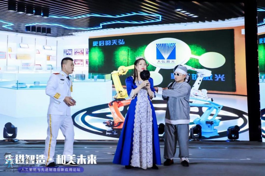 ����ʿ&middot;��뼤��������x����A�M�չ٣�