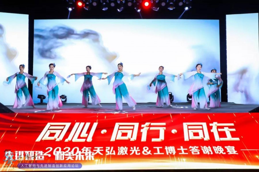 ����ʿ&middot;��뼤��������x����A�M�չ٣�