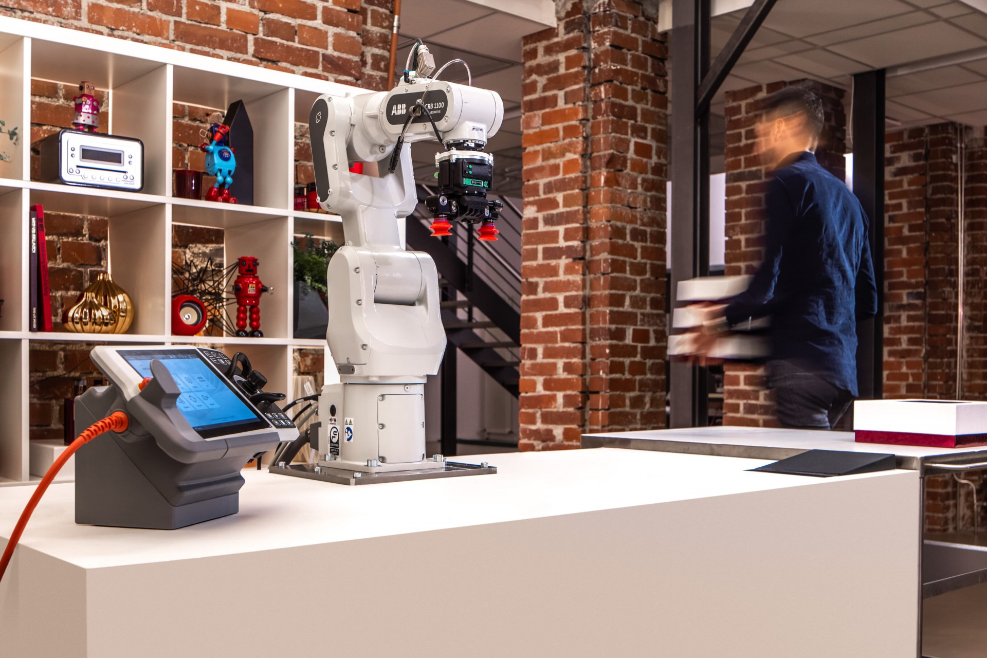 ABB�C(j��)����