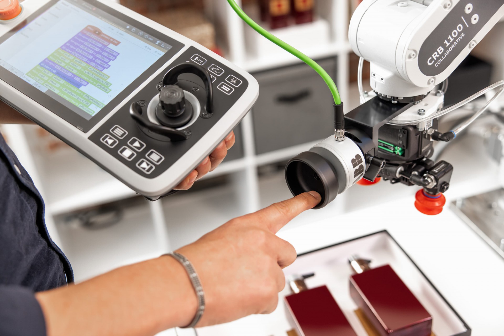 ABB�C(j��)����