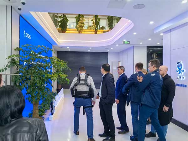 俄羅斯專家訪問團(tuán)到訪工博士參觀學(xué)習(xí)